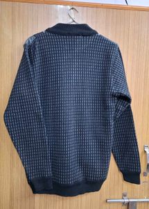 Stylish Checkered Pullover