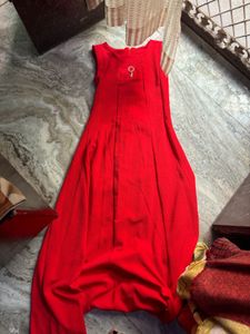 Red Premium Gaun