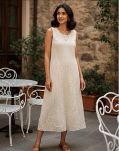 Chic Eyelet Sleeveless Midi Dress