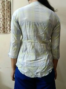women&#39;s top
