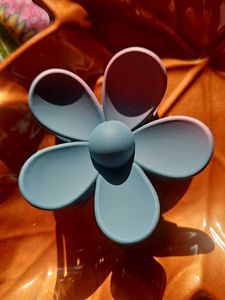 Gradient Flower Hair Claws