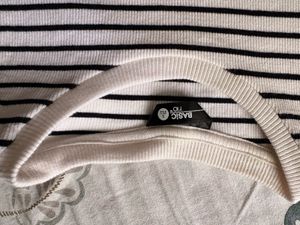 🌼Affordable!!!! Black-White Trends Crop Top