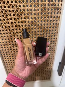 Givenchy Prisme Libre Skin Caring Glow Foundation