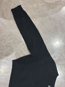 Black Cropped V-Neck Sweater