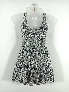 Black And White Causal Dress (Women&#39;s)