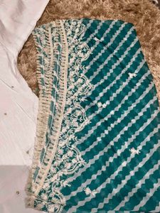 Elegant White Embroidered Kurta Set (women's)