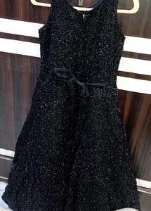 Black Gown 8 Se 10 Sal Tak Ki Ladki Ke Liye