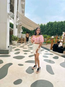 Floral Print Tie-Up Crop Top