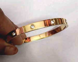 Anti Tarnish Gold & Crystal Bangle