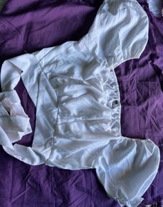 WHITE CROP TOP