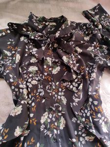 Black Floral 🌺🍃🌷🍀Top