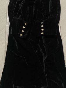 Label Ritu Kumar Black Floral Embroidered Velvet S