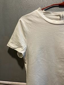 H&amp;M White Crop Tshirt 💕