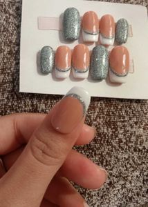 PRESS ON NAILS💅