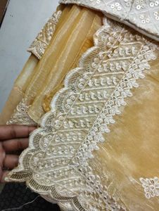 Beautiful Saree With Stitched Blouse💛