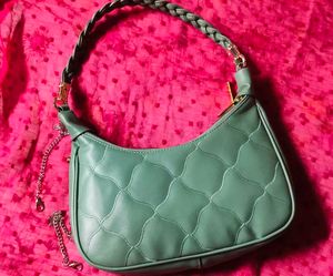 women&#39;s sling bag (new without tag)