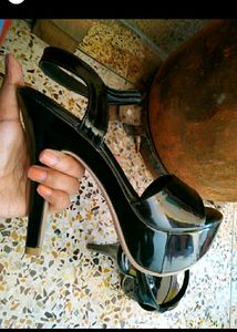 BLACK PENCIL HEELS