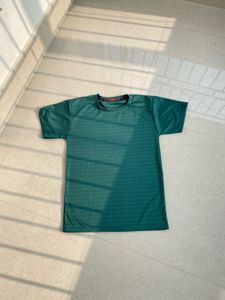 athletic wear L size t shirt