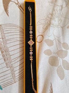 Elegant Gold-toned Bracelet