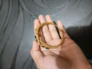 Elegant Gold Bangle