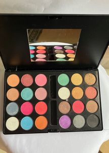 Miss Claire Eyeshadow Palette