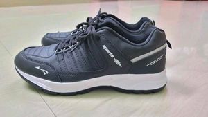 Sports Running Shoes - Black and White