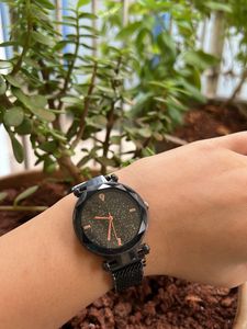 Watch For Women Black Colour Magnetic Strap