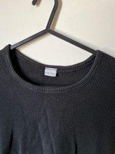 New look short Black Ribbed Cropped Top  🖤