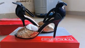 Dazzling Golden Heels 👠🌞