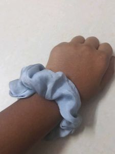 18 Pretty Small Size Cluchers And 3 Scrunchies