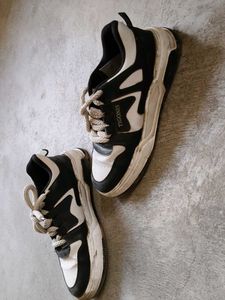 Stylish Tigonis Sneakers