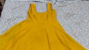 Sleeveless Yellow 💛 Midi Dress
