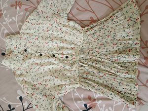 Vintage-Inspired Floral Full-Sleeve Pleated Top