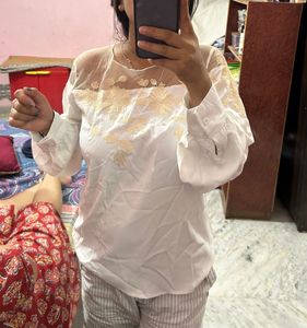 Korean Off White Top 🤍