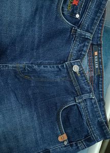 BUpgrade your style with versatile denim jeans