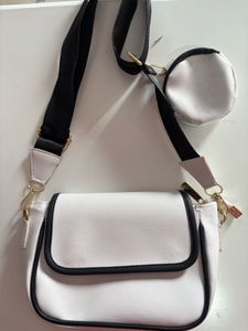 🌷🖤🤍Gorgeous Black &amp;white Sling Bag 😎🍀💕