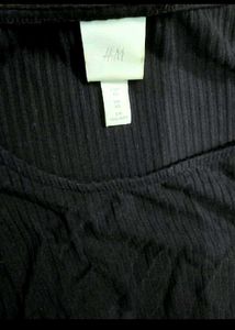 Black Ribbed Top plus free scarf