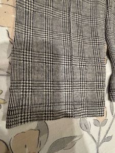 ZARA Plaid/checks Trousers - Stylish &amp; Comfortable