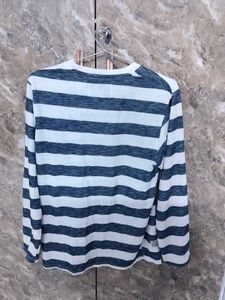 boyfriend style white blue tshirt