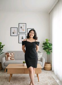 Chic Black Off-Shoulder Mini Dress