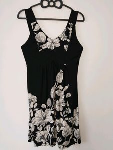 So Nicely New  Flower Printed Black Dress ... Unus