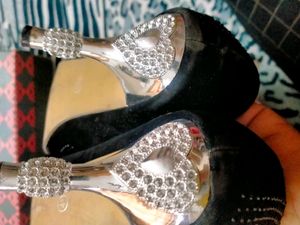 Very Beautiful Blacks Heels Belly