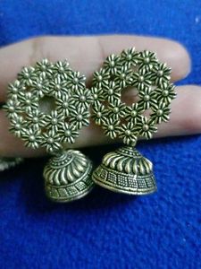 Festive Kundan Earrings And Golden Jhumri
