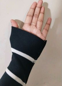 Slim Fit Stripped Round Neck Casual Knit/ Sweater