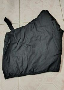 One side shoulder black crop top