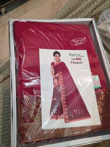 Magenta saree With bindi pattaa