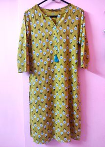 Lemon Green Avaasa Kurta With Gold Gilt Design