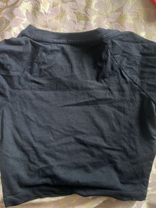 Black Printed Crop Tee Size -xs