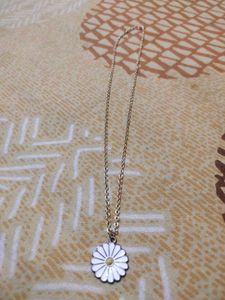 Cute White Daisy Pendant