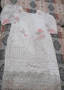 Elegant White Floral Embroidered Kurti